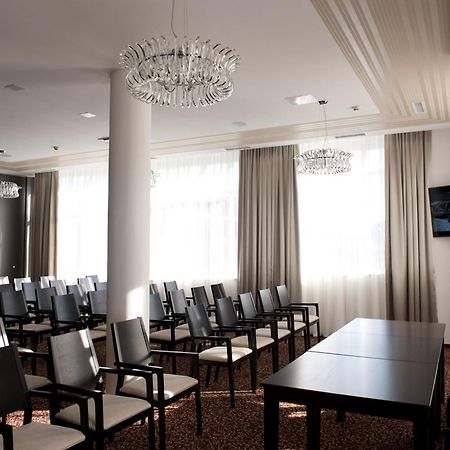 Hotel Leon&Spa Arad Exterior foto