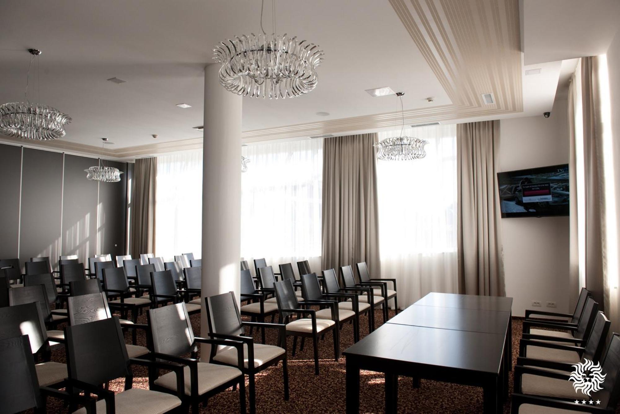Hotel Leon&Spa Arad Exterior foto