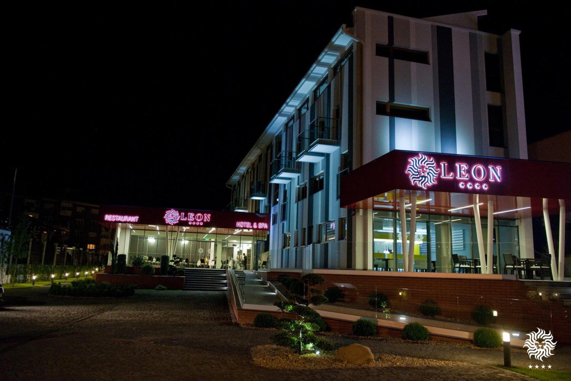 Hotel Leon&Spa Arad Exterior foto