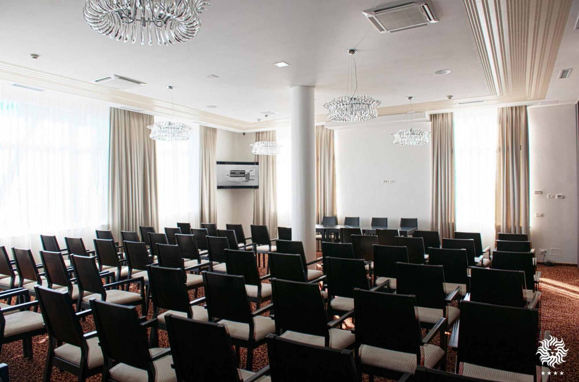 Hotel Leon&Spa Arad Exterior foto