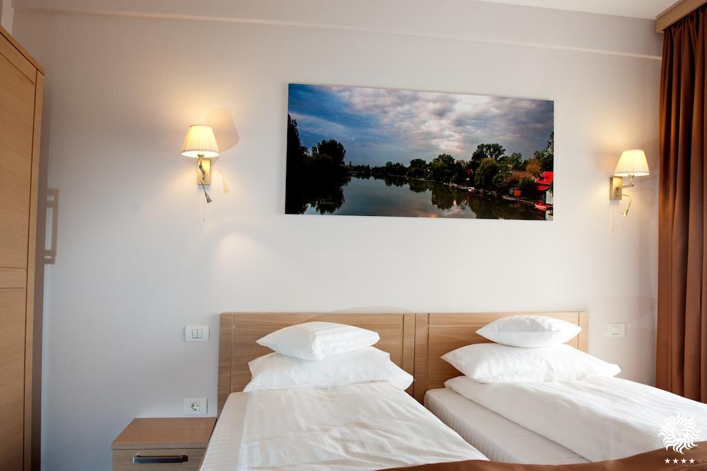 Hotel Leon&Spa Arad Exterior foto